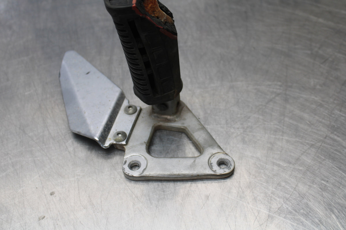 04-09 SUZUKI GS500F LEFT REARSET REAR SET DRIVER FOOT PEG REST BB165