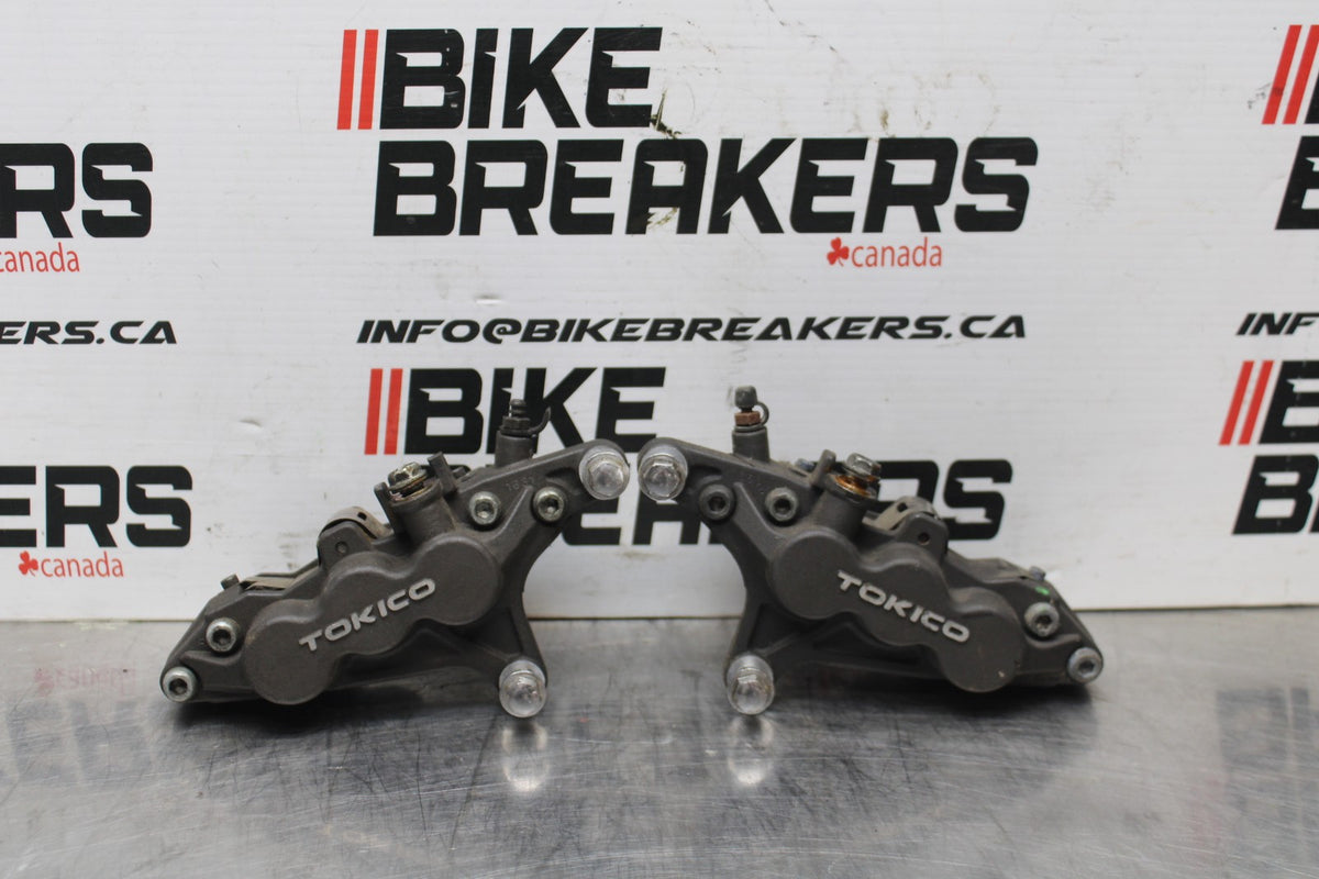 98 KAWASAKI NINJA ZX6 RIGHT LEFT FRONT BRAKE CALIPER SET PAIR CALIPERS BB870