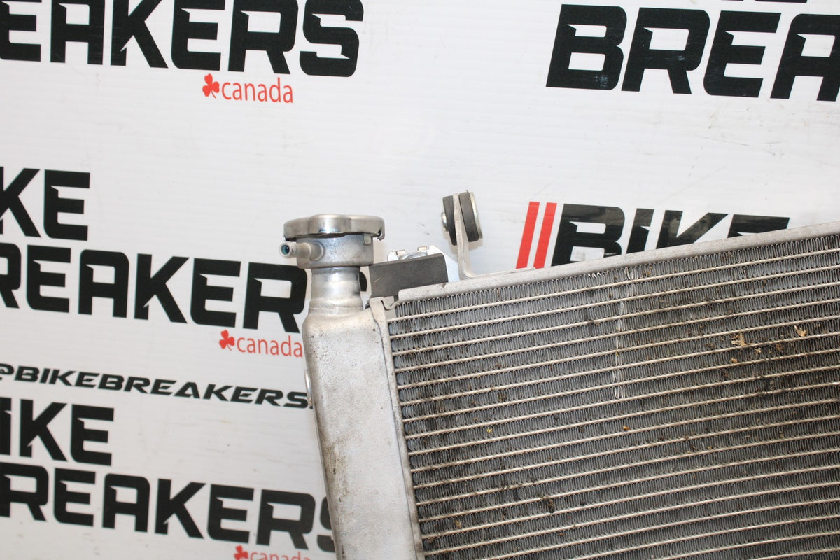 18 YAMAHA YZF R1  ENGINE RADIATOR MOTOR COOLER COOLING RADIATER BB838