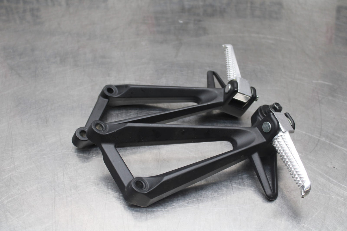 15-19 YAMAHA YZF R3 REAR BACK PASSENGER PEG SET PAIR BB800
