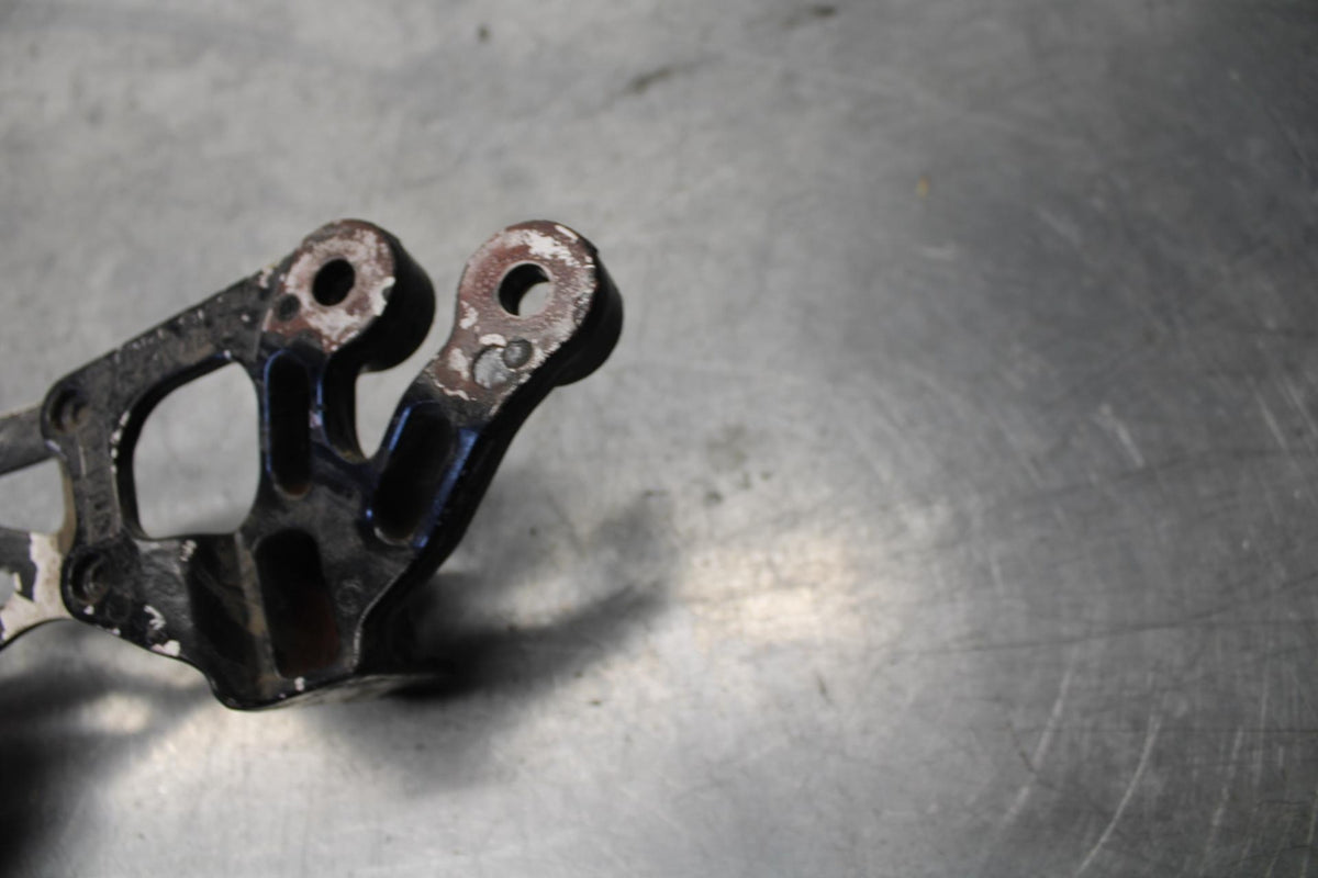 08-10 SUZUKI GSXR 600  LEFT REARSET  DRIVER FOOT PEG BRACKET MOUNT BB101 #B