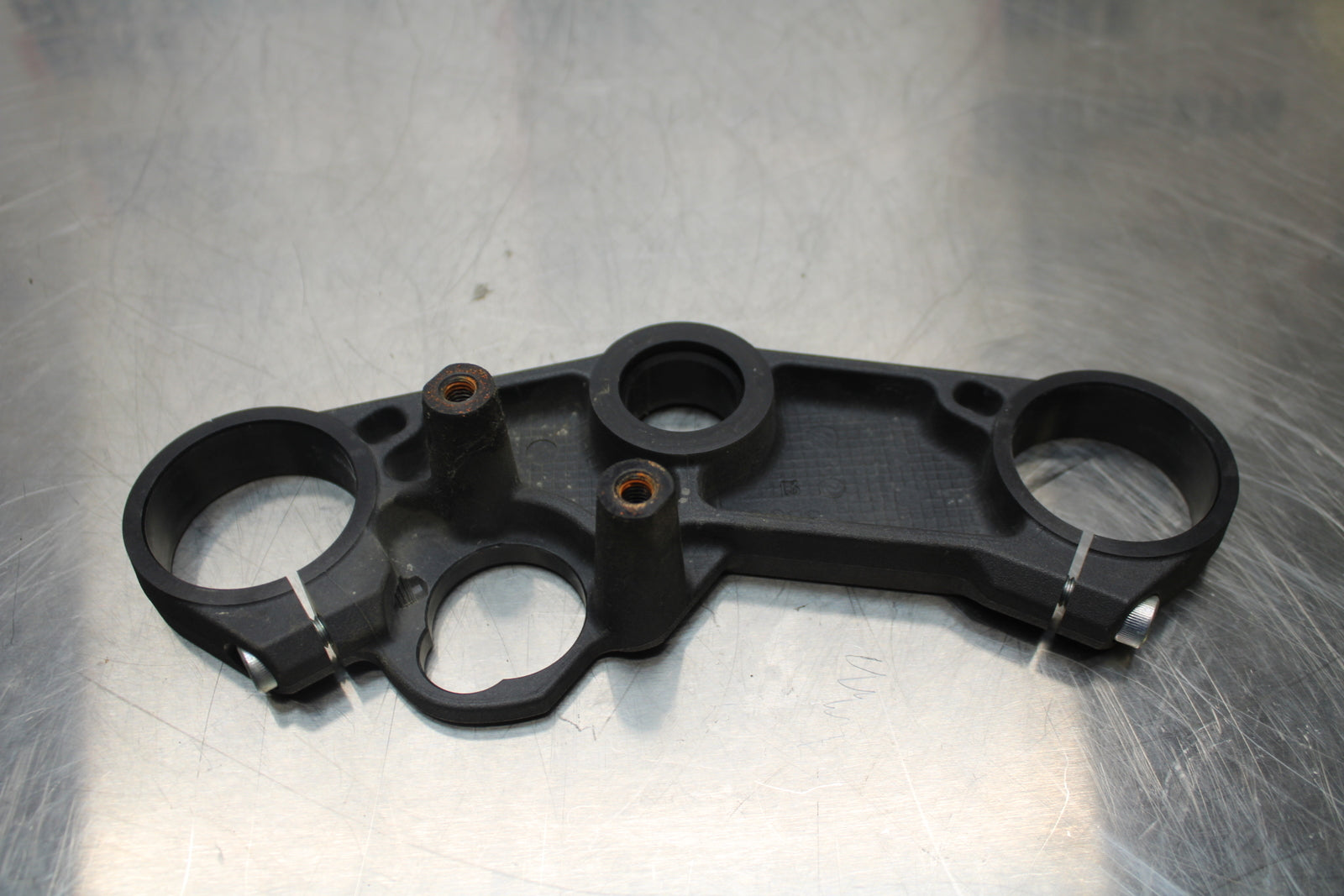 11 SUZUKI GSXR1000 FORKS UPPER TRIPLE TREE CLAMP BB142