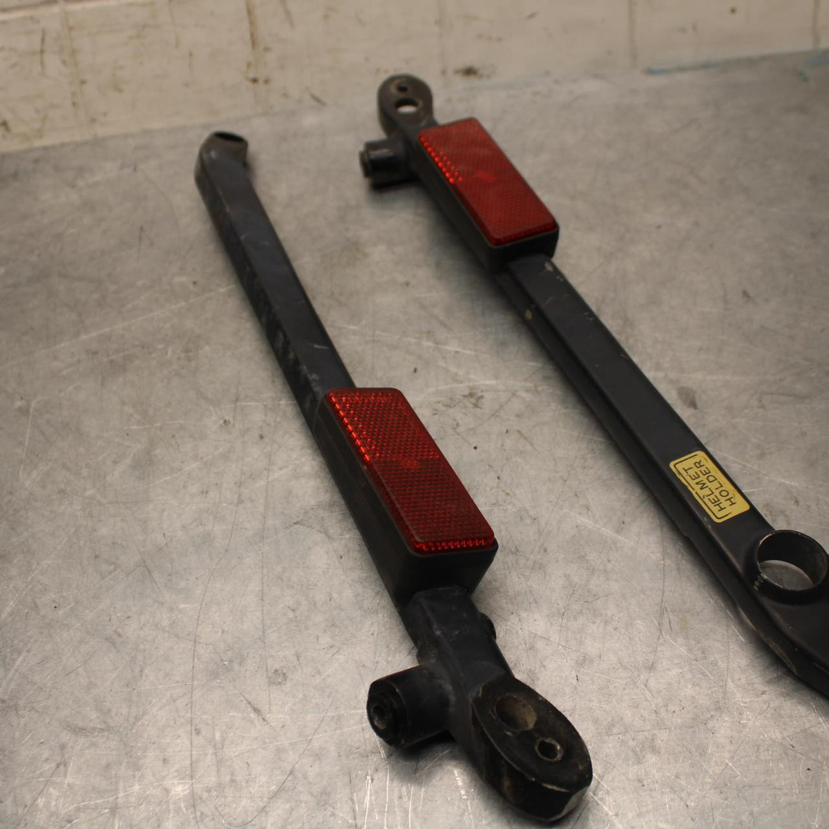 1984 Honda Interceptor 750 VF750F PASSENGER REAR SEAT GRAB BAR HANDLE SET BB38
