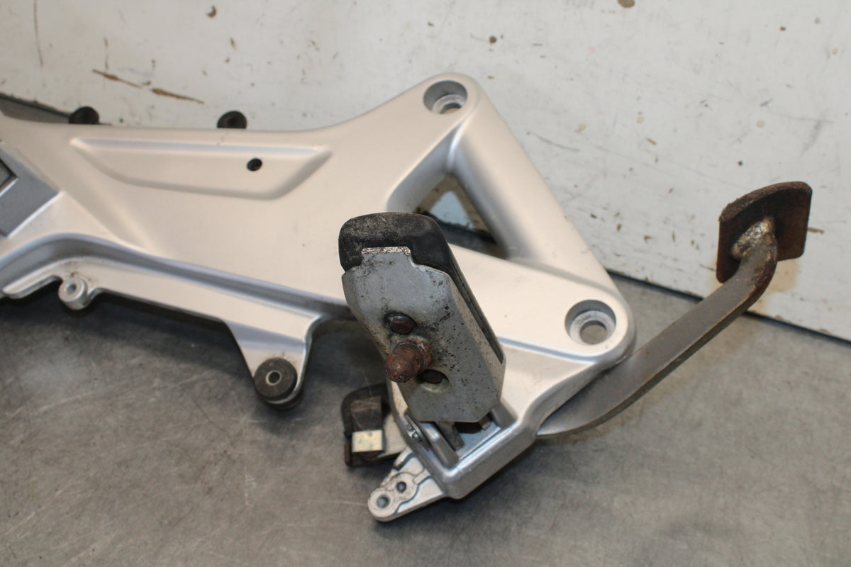 04-12 HONDA ST1300A RIGHT FRONT FOOT REST PEG STEP MOUNT BRACKET BB669