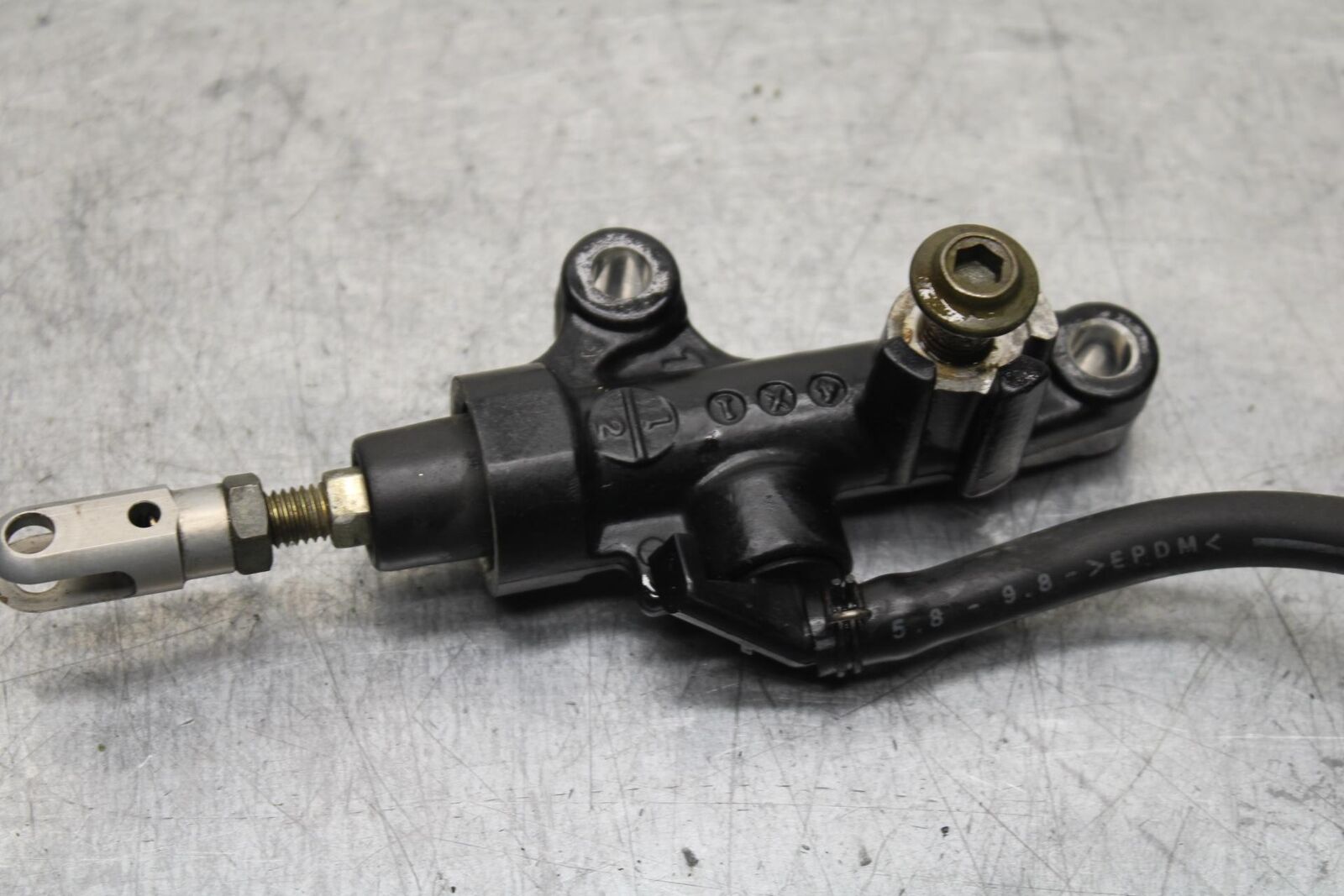 05 YAMAHA YZF R6S BREMBO REAR BACK BRAKE MASTER CYLINDER W RESERVOIR BB95