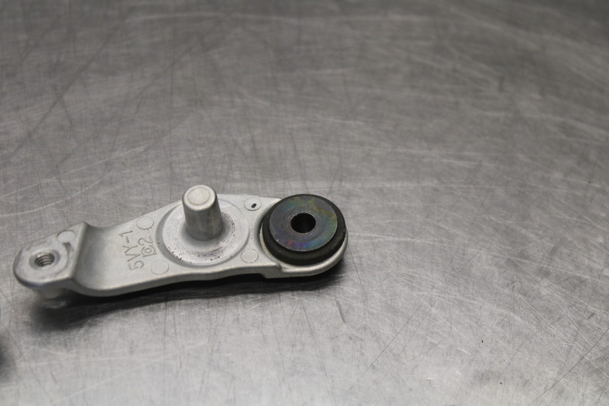 08-16 YAMAHA YZF R6 FRONT GAS TANK BRACKET MOUNT BB929