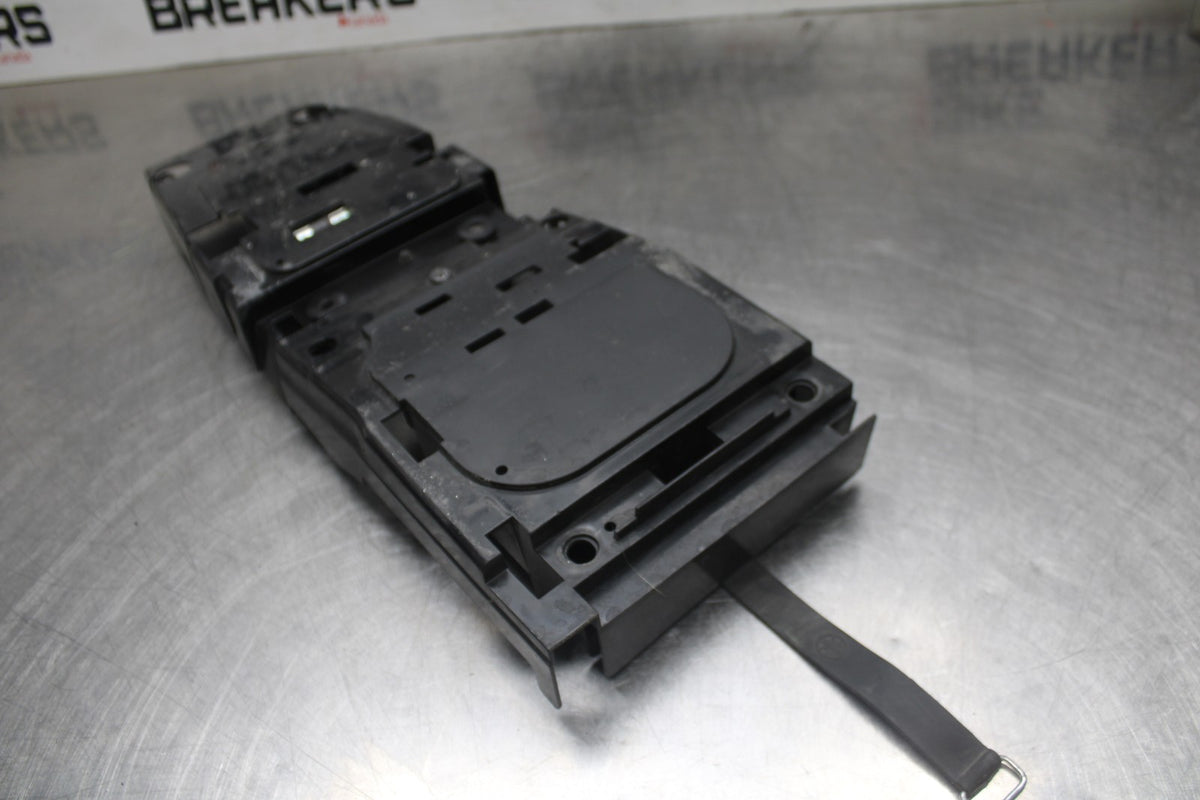 08-16 YAMAHA YZF R6 REAR BACK TAIL UNDERTAIL BATTERY TRAY PLASTIC BB929
