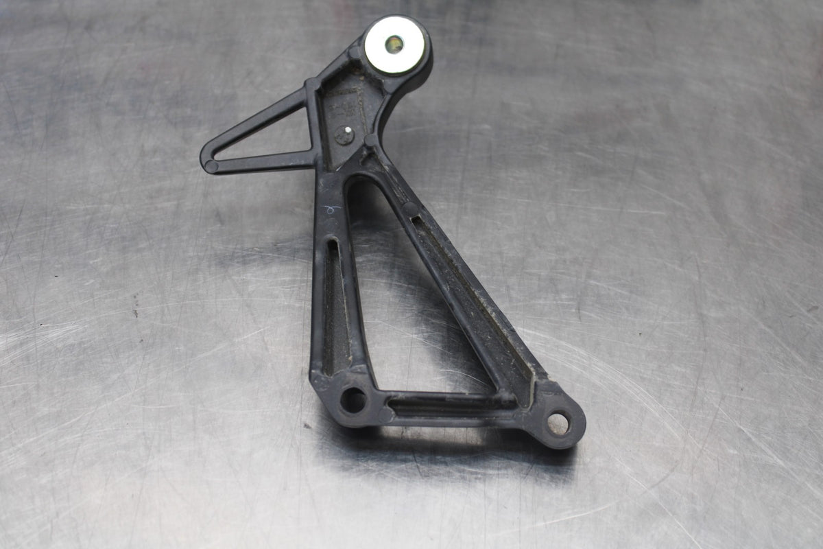 17-18 YAMAHA YZF R3 RIGHT REAR BACK PASSENGER PEG BB788