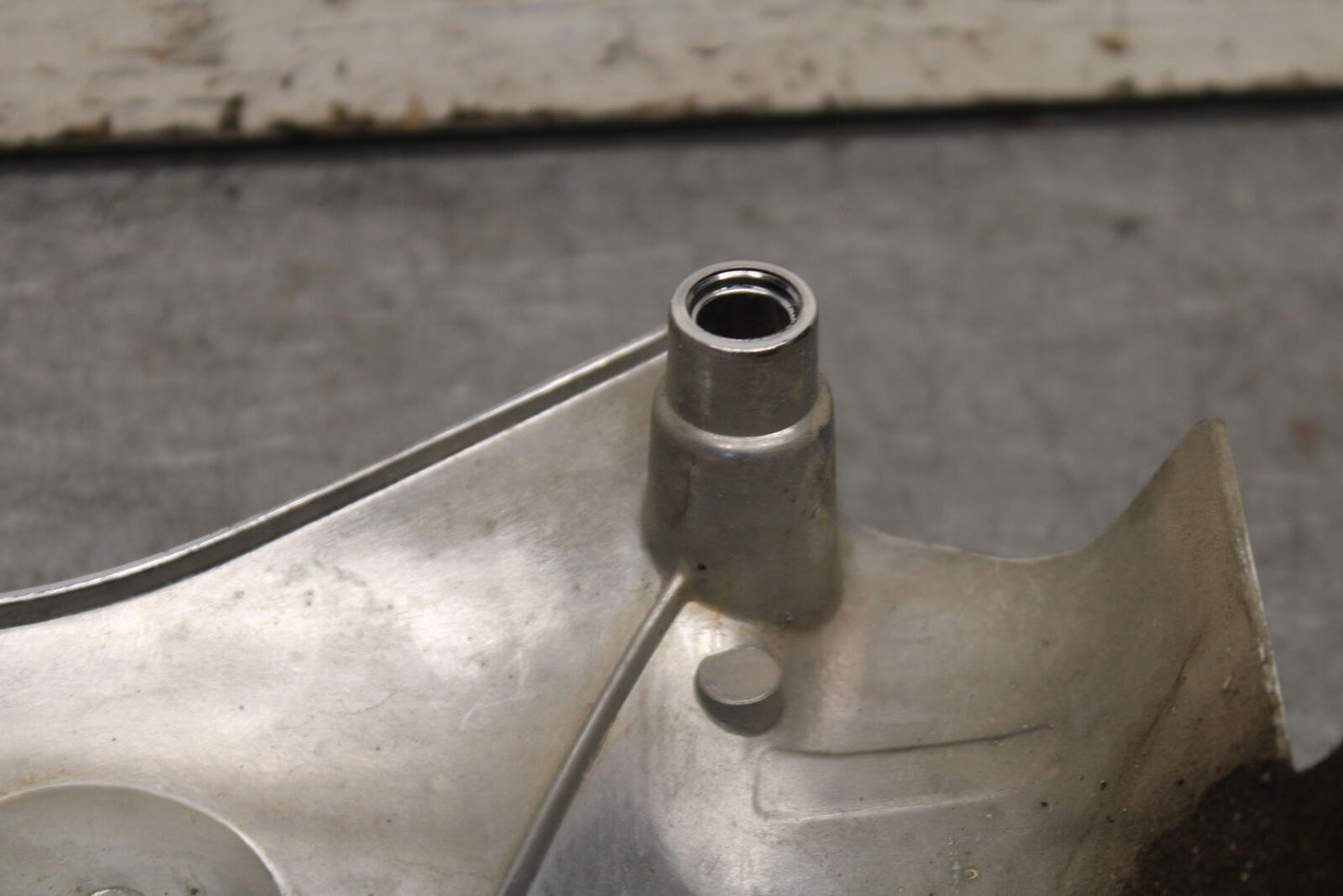 05-09 SUZUKI BOULEVARD C90 ENGINE SPROCKET COVER BB692