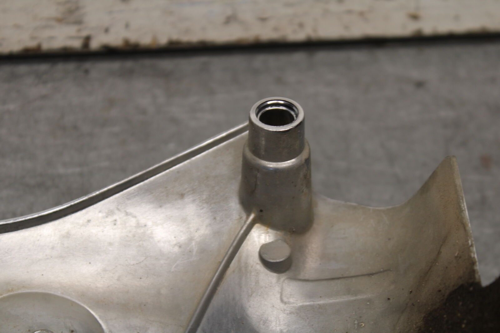 05-09 SUZUKI BOULEVARD C90 ENGINE SPROCKET COVER BB692