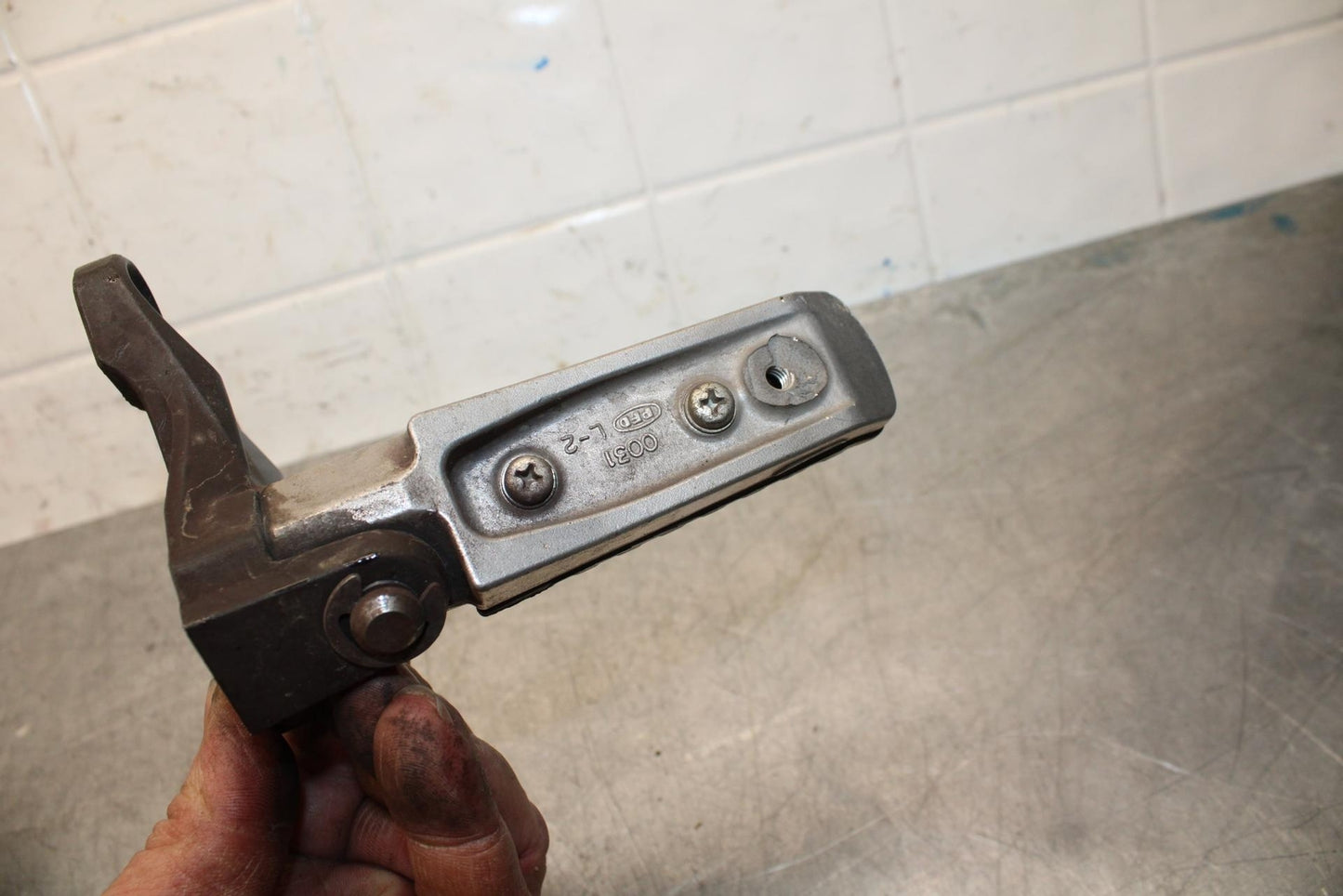 08-09 KAWASAKI NINJA ZX14R LEFT REARSET REAR SET DRIVER FOOT PEG BRACKET  BB73