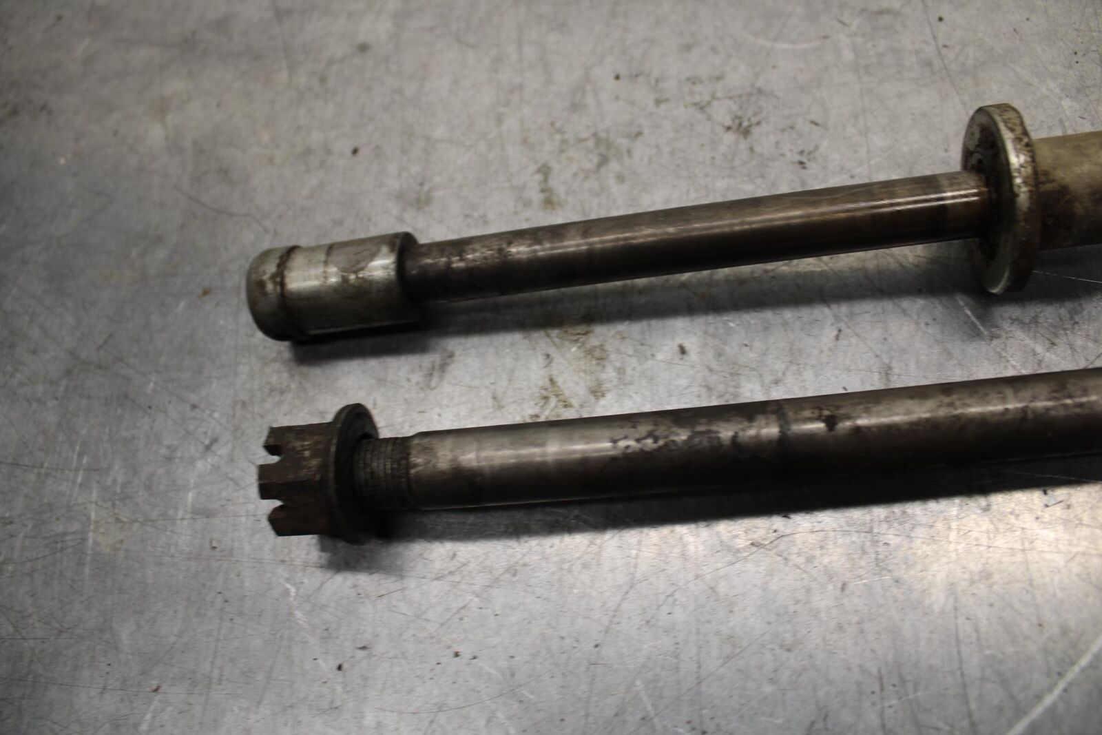 75 SUZUKI GT 550 FRONT REAR WHEEL RIM AXLE PIVOT BOLT BB72