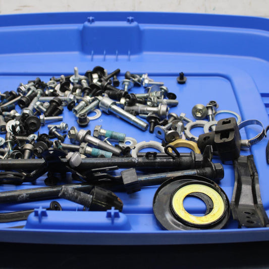 20 SUZUKI GSXR 1000 MISCELLANEOS BOLTS HARDWARE MOTOR SCREWS BB597