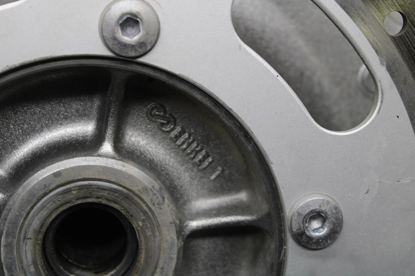 2005 Kawasaki Vulcan 1600 VN1600D FRONT WHEEL AND LEFT RIGHT RORORS BB556