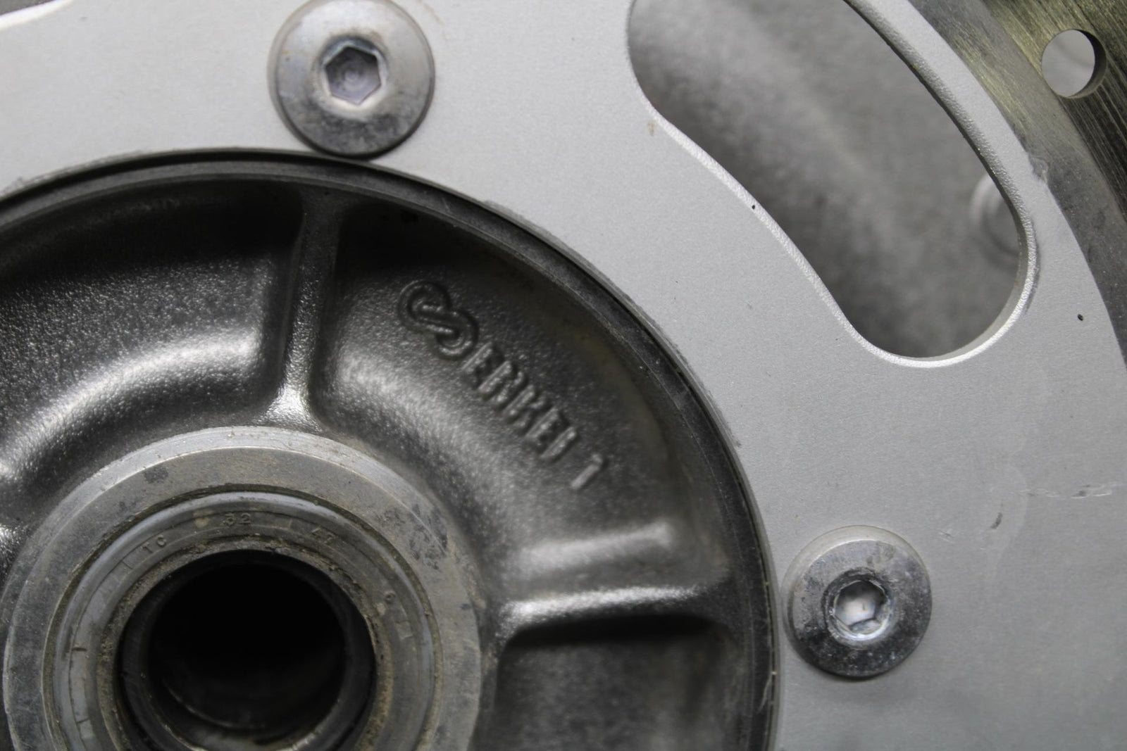 2005 Kawasaki Vulcan 1600 VN1600D FRONT WHEEL AND LEFT RIGHT RORORS BB556