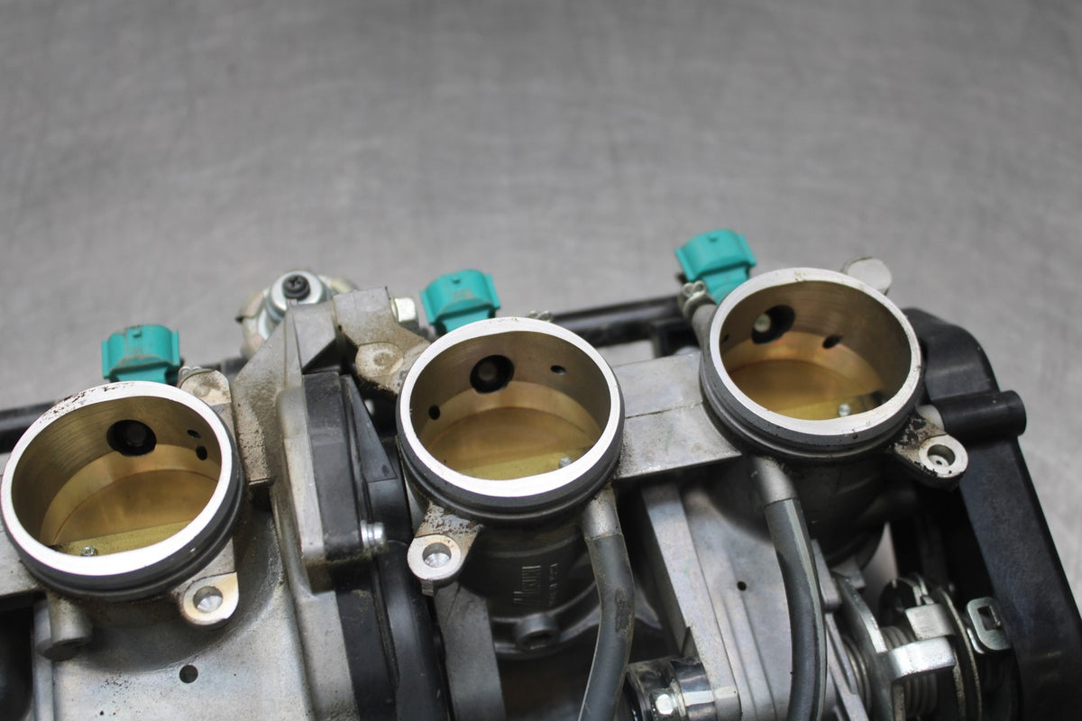 13 YAMAHA YZF R1 MAIN FUEL INJECTORS / THROTTLE BODIES BB781