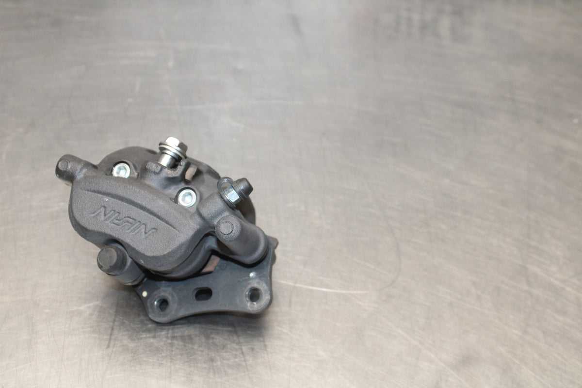 18-26 KAWASAKI Z400 LEFT FRONT BRAKE CALIPER BB852