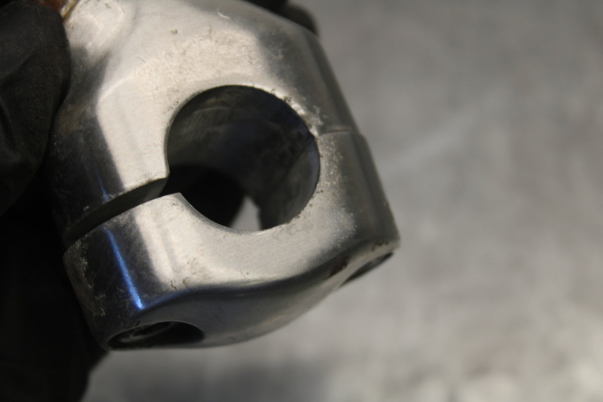05-06 YAMAHA ROYAL STAR HANDLEBAR RISERS BB697