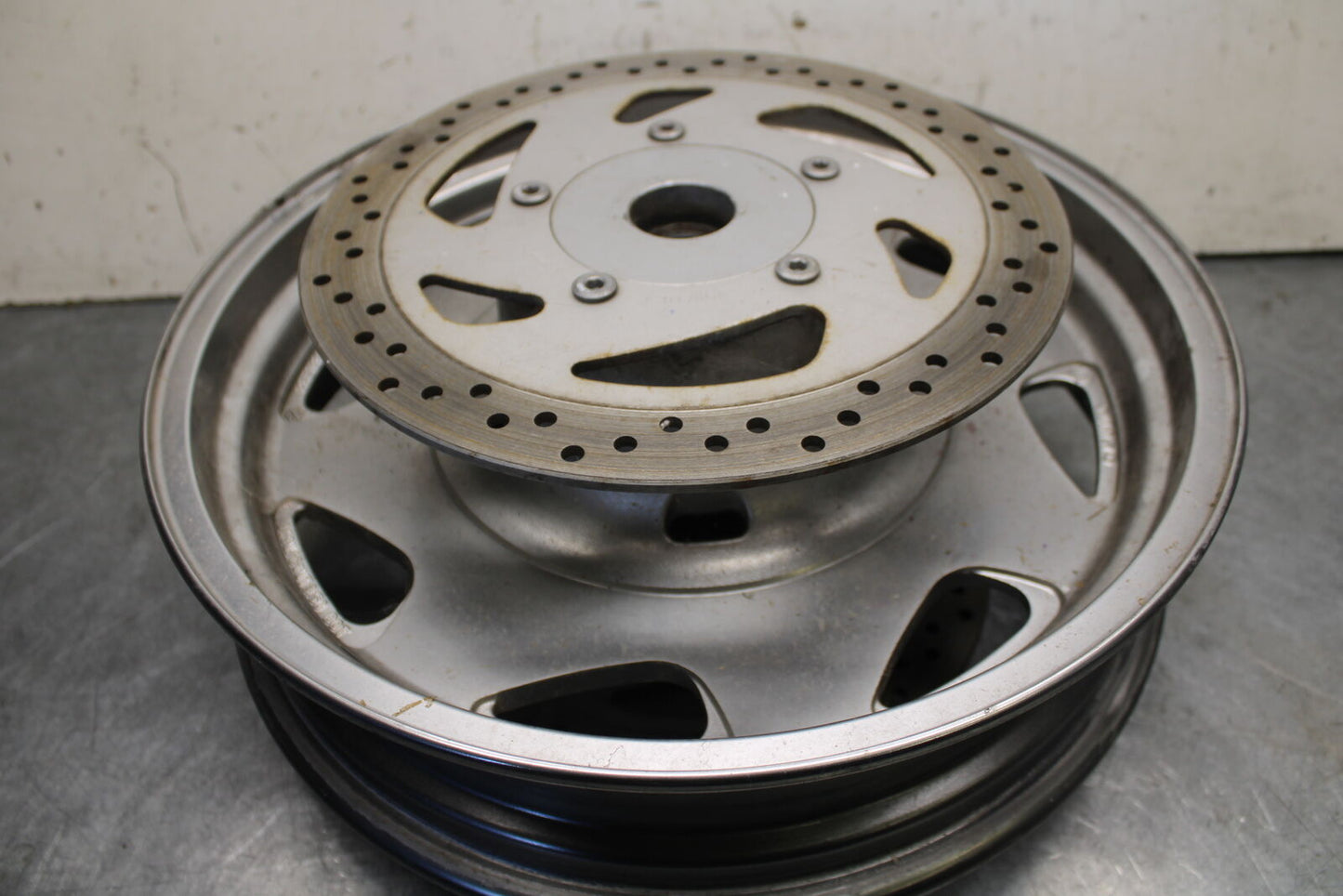 05-09 SUZUKI BOULEVARD C90 FRONT WHEEL FRONT RIM BB692