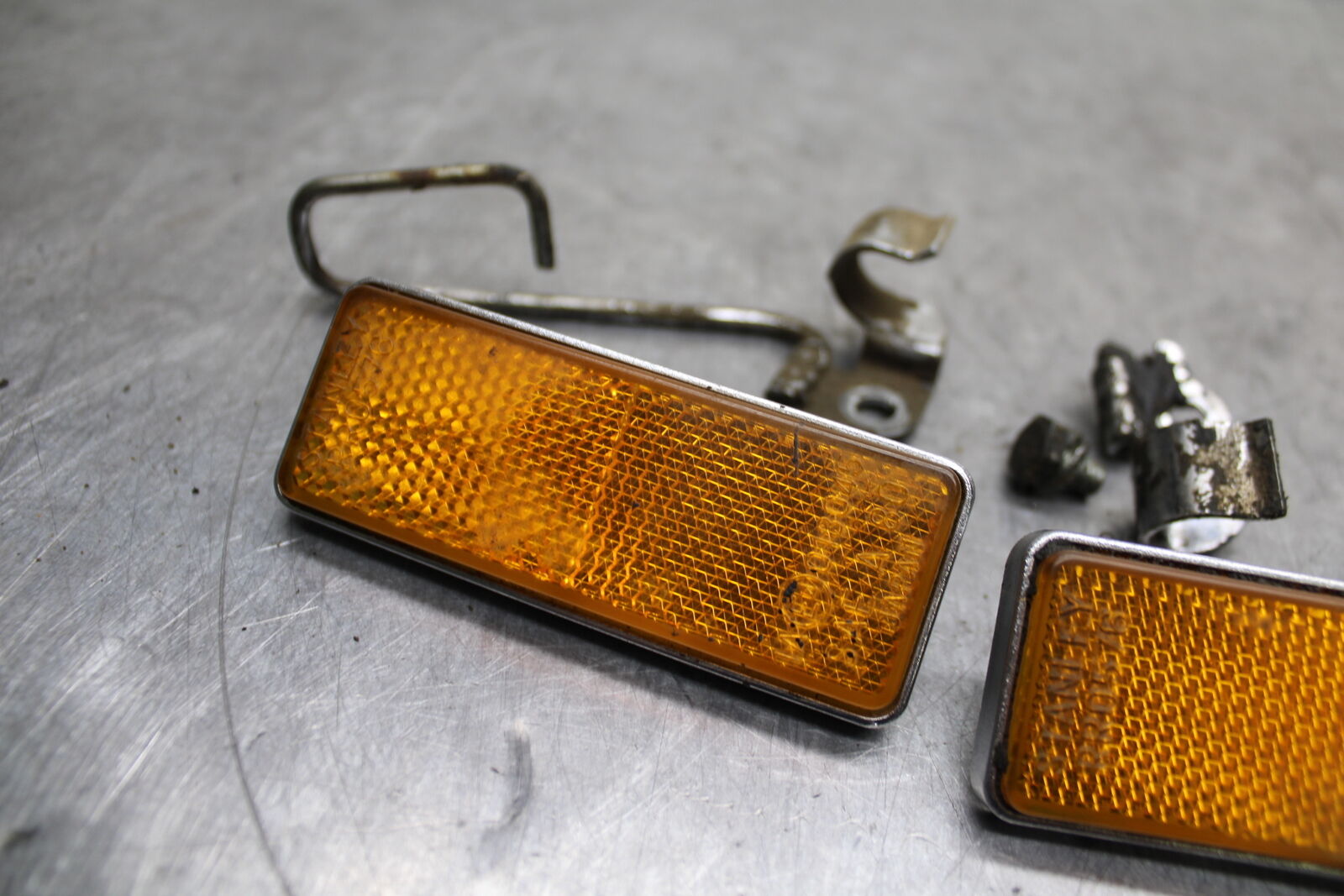 1984 Yamaha Virago 1000 REFLECTOR GARNISH MARKER BB117