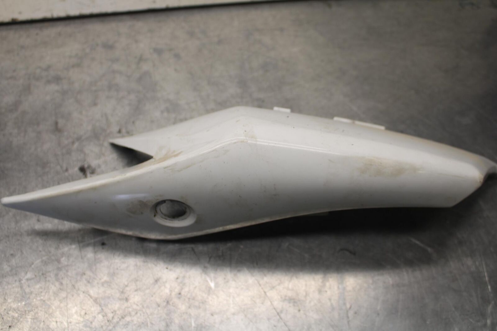 2008 Suzuki GSXR600 REAR BACK TAIL FAIRING COWL SHROUD SET PAIR BB101