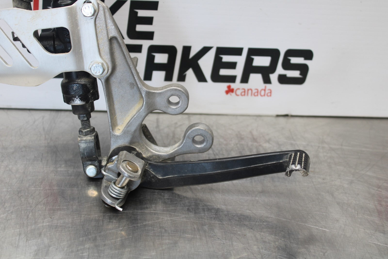 11-22 SUZUKI GSXR 600  RIGHT REARSET REAR SET DRIVER FOOT PEG REST STOP BB193