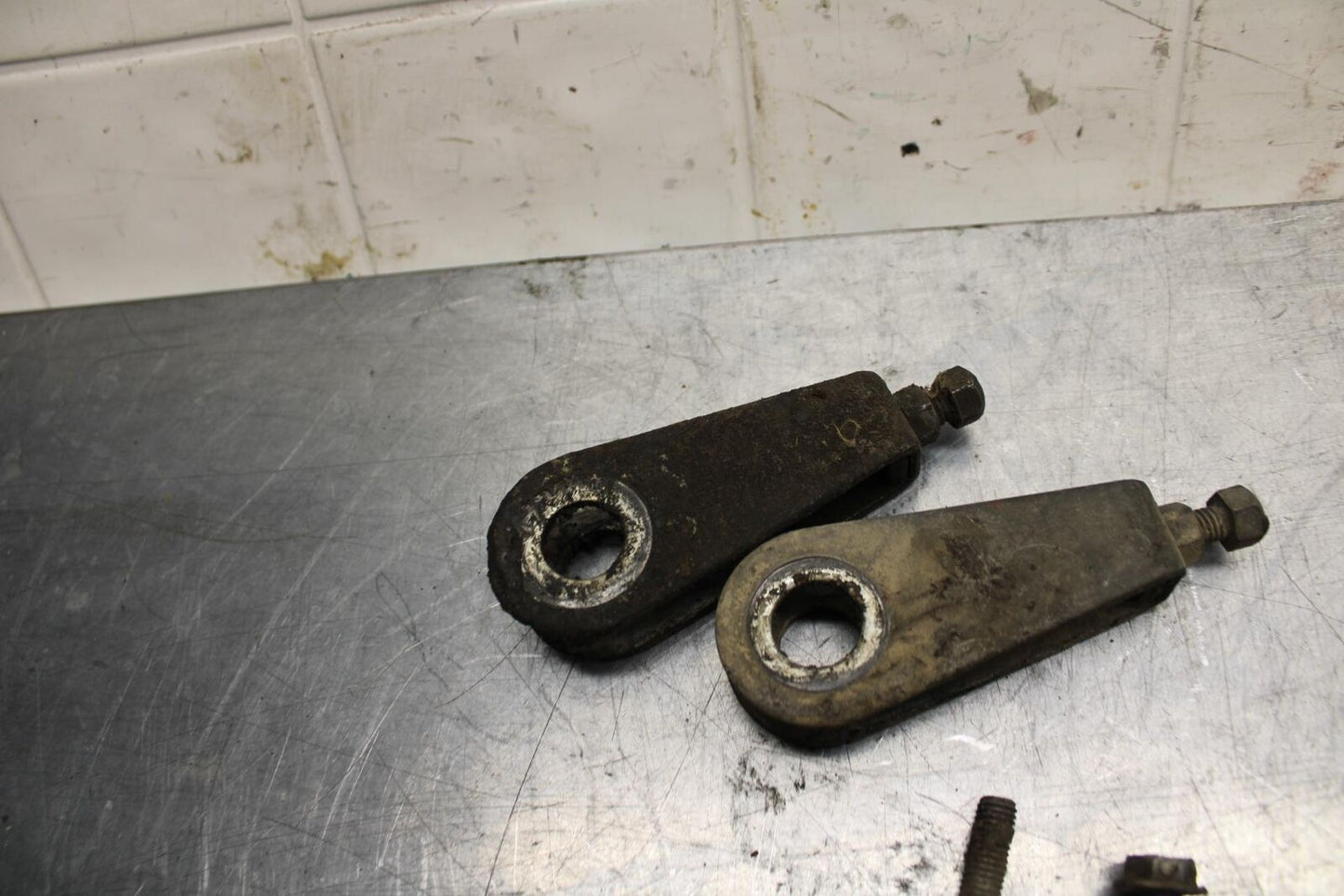 75 SUZUKI GT 550 SWINGARM CHAIN TENSIONER ADJUSTMENT BRACKETS  BB72