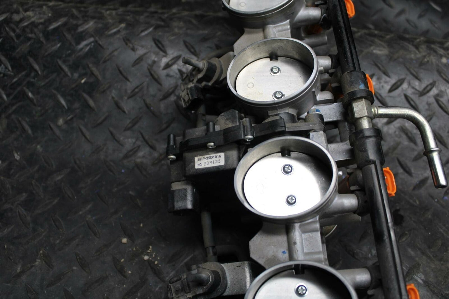 13-18 KAWASAKI NINJA ZX6R MAIN FUEL INJECTORS / THROTTLE BODIES BB203