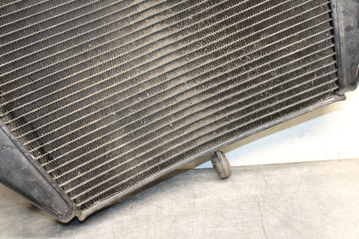 09 SUZUKI GSXR600 ENGINE RADIATOR MOTOR COOLER COOLING RADIATER BB759