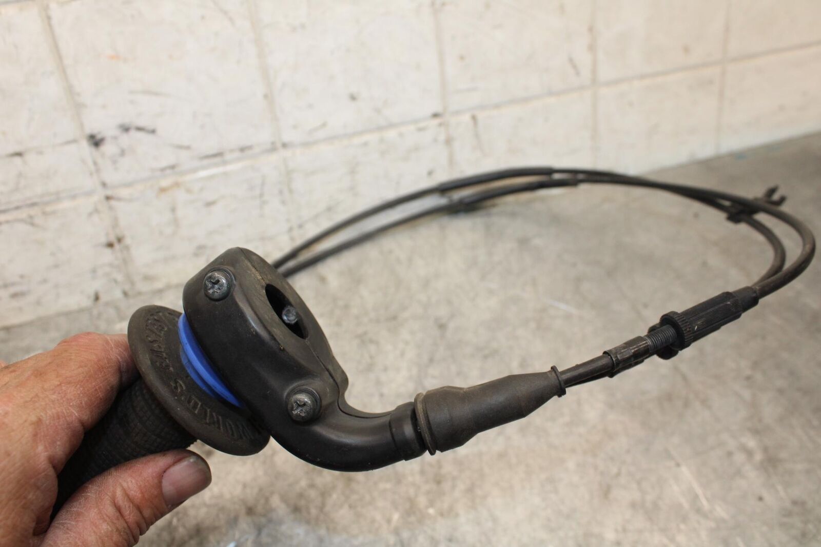 2009 Kawasaki Ninja ZX6R ZX600R THROTTLE CABLE LINE HOUSING GUIDE BB538