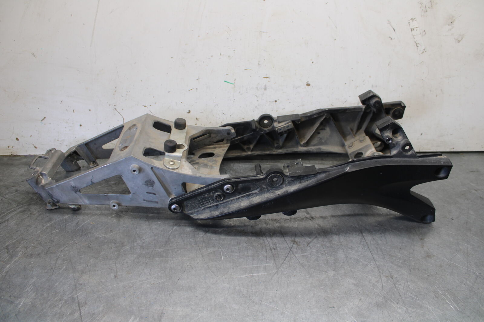 06-07 SUZUKI GSXR 600 REAR SUBFRAME BACK SUB FRAME BB694