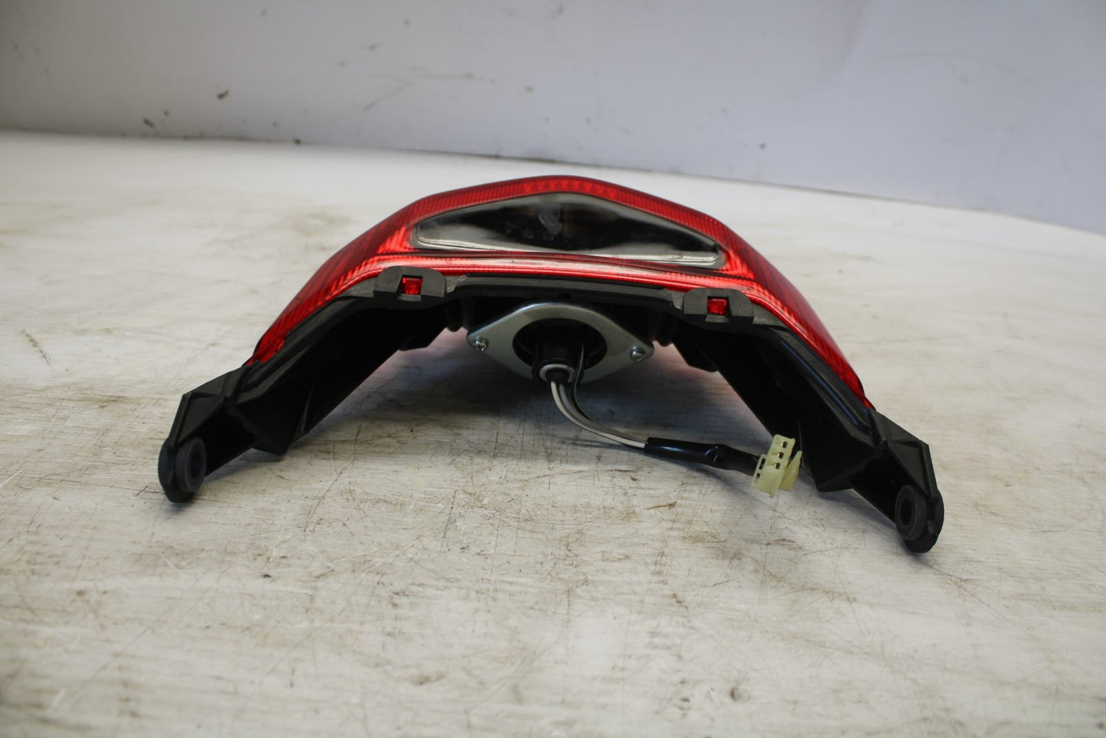 07-12 SUZUKI BANDIT 650F REAR TAIL TAILLIGHT BACK BRAKE LIGHT BB280