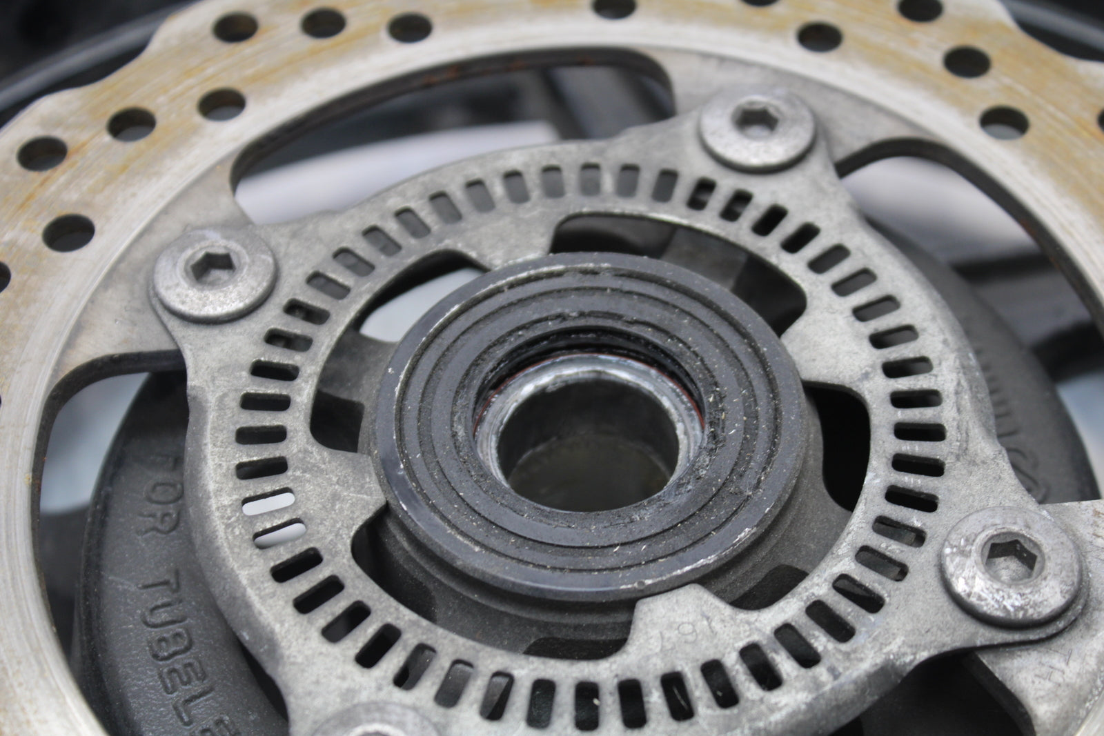 13-18 KAWASAKI NINJA ZX6R REAR WHEEL BACK RIM & ROTOR BB143