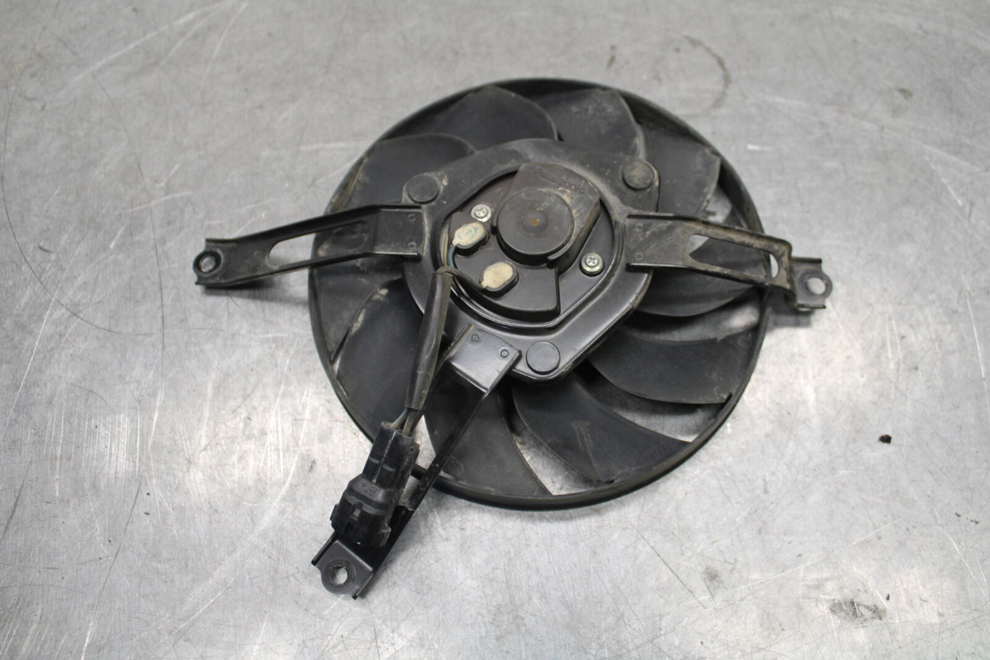 17-21 HONDA CBR1000RR SP RIGHT ENGINE RADIATOR COOLING FAN MOTOR BB681