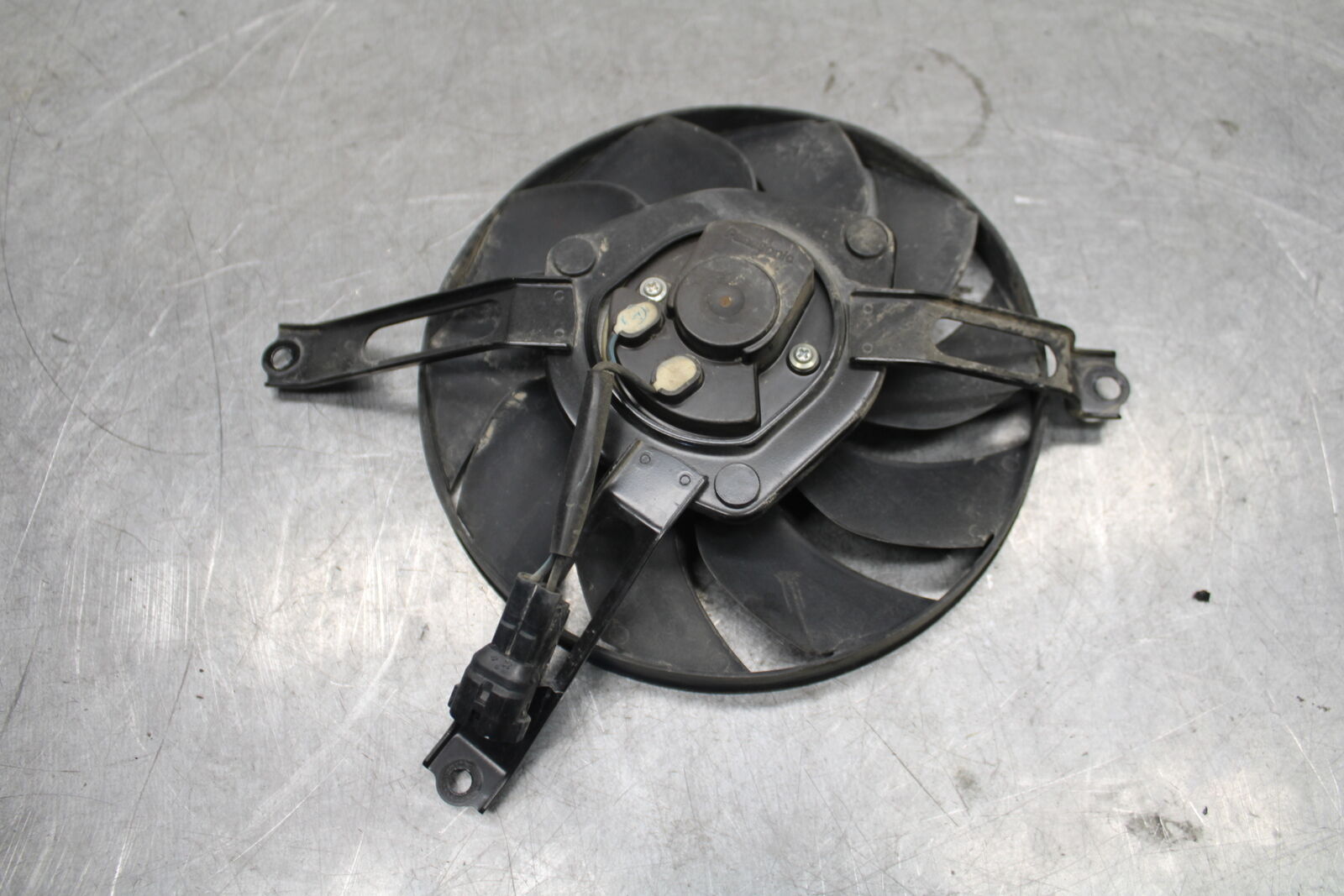 17-21 HONDA CBR1000RR SP RIGHT ENGINE RADIATOR COOLING FAN MOTOR BB681