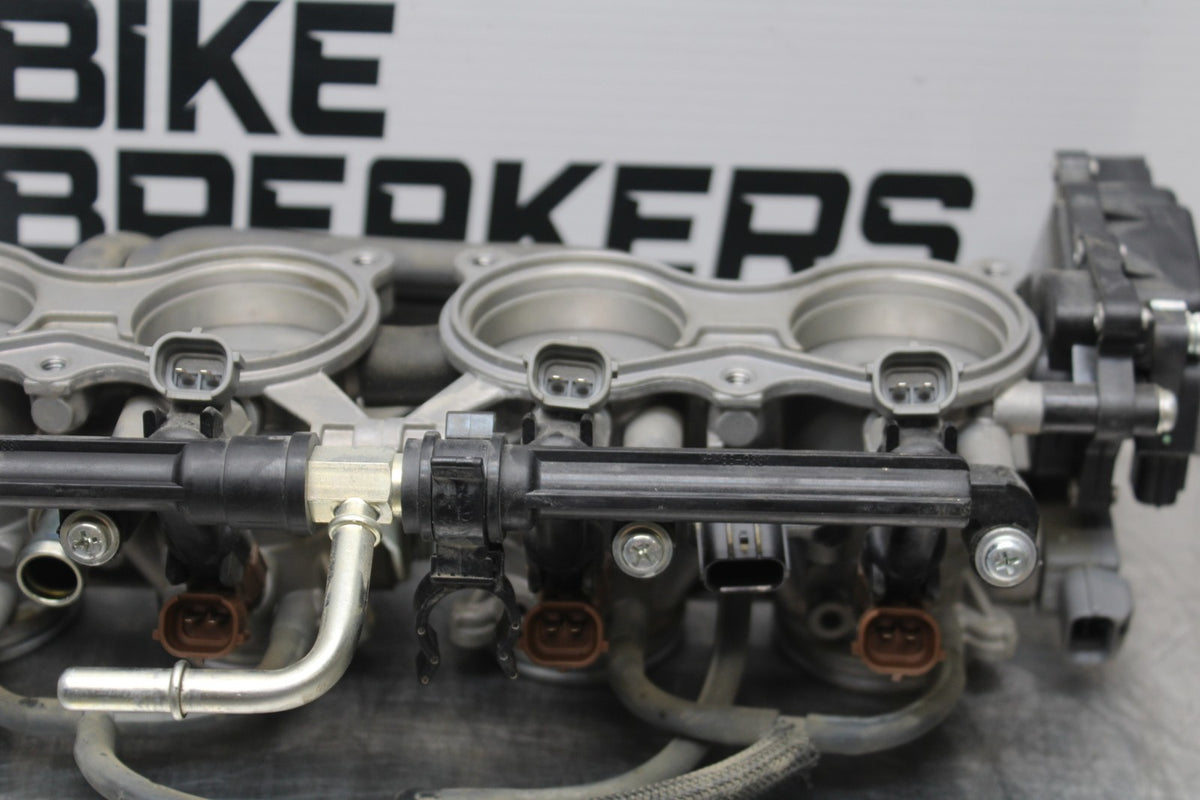11-22 SUZUKI GSXR 600  MAIN FUEL INJECTORS / THROTTLE BODIES BB193