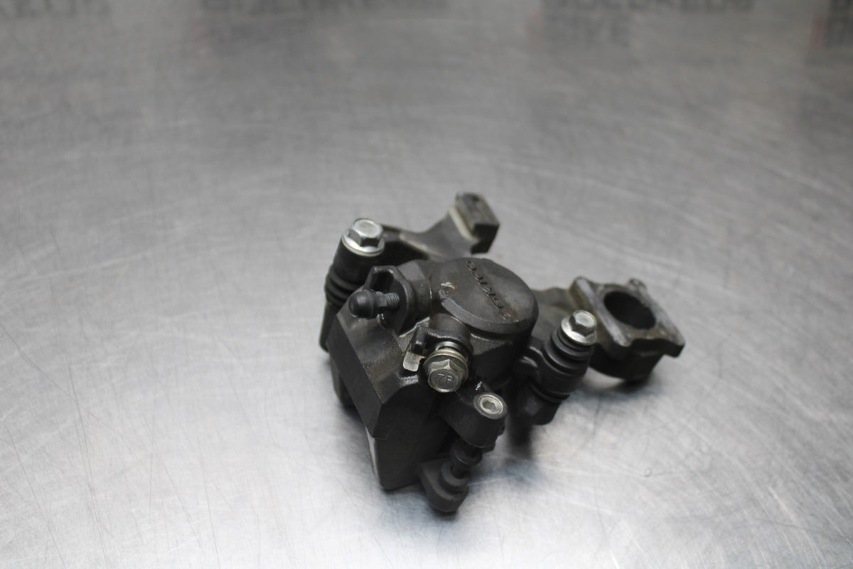 08-10 SUZUKI GSXR 600 REAR BACK BRAKE CALIPER W MOUNT BRACKET BB803