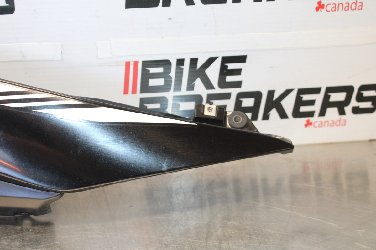 15-17 YAMAHA YZF R3 RIGHT REAR BACK TAIL FAIRING COWL SHROUD BB003