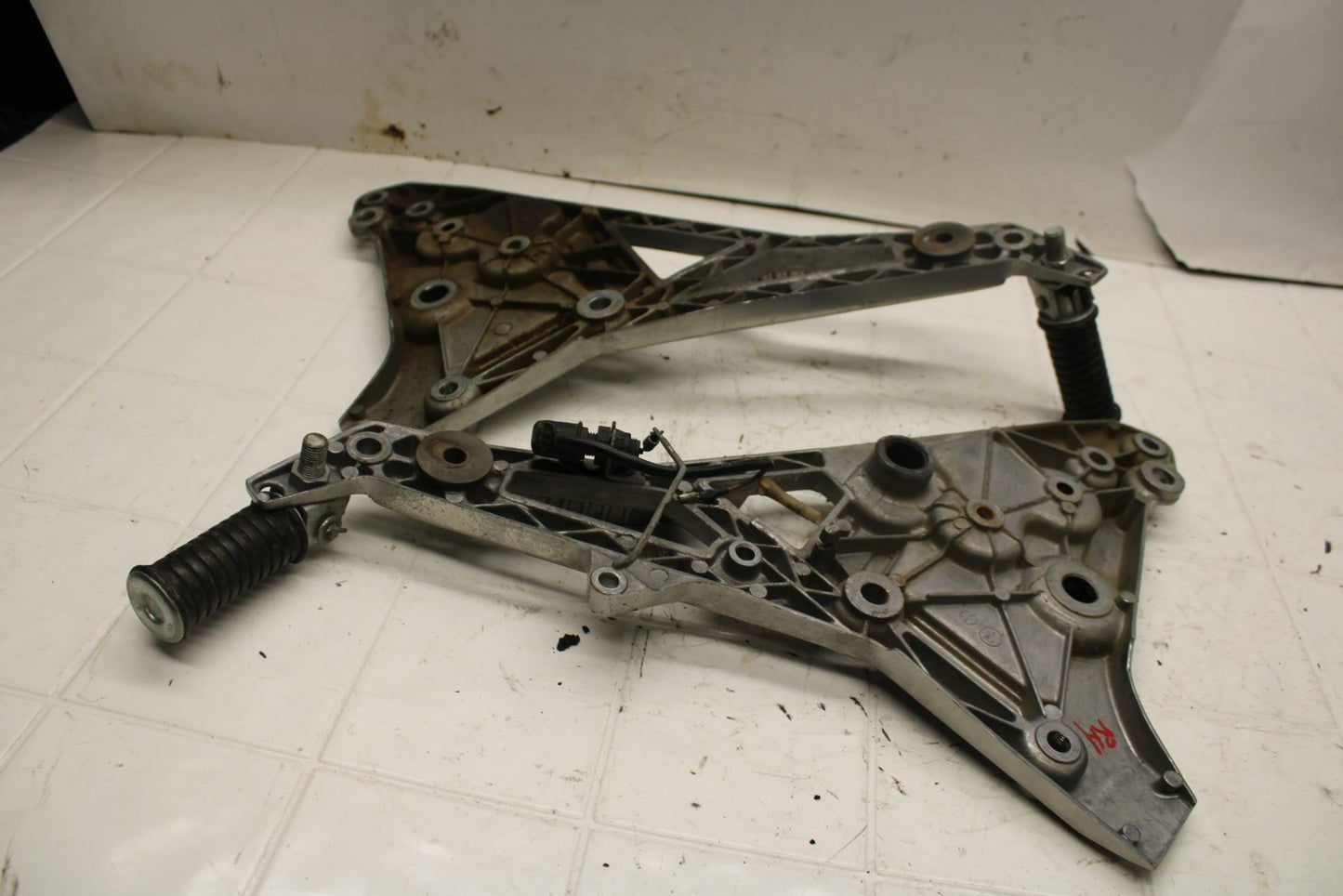 86-89 YAMAHA FJ1200 RIGHT LEFT REARSETS REAR SET DRIVER FOOT PEGS  BB11