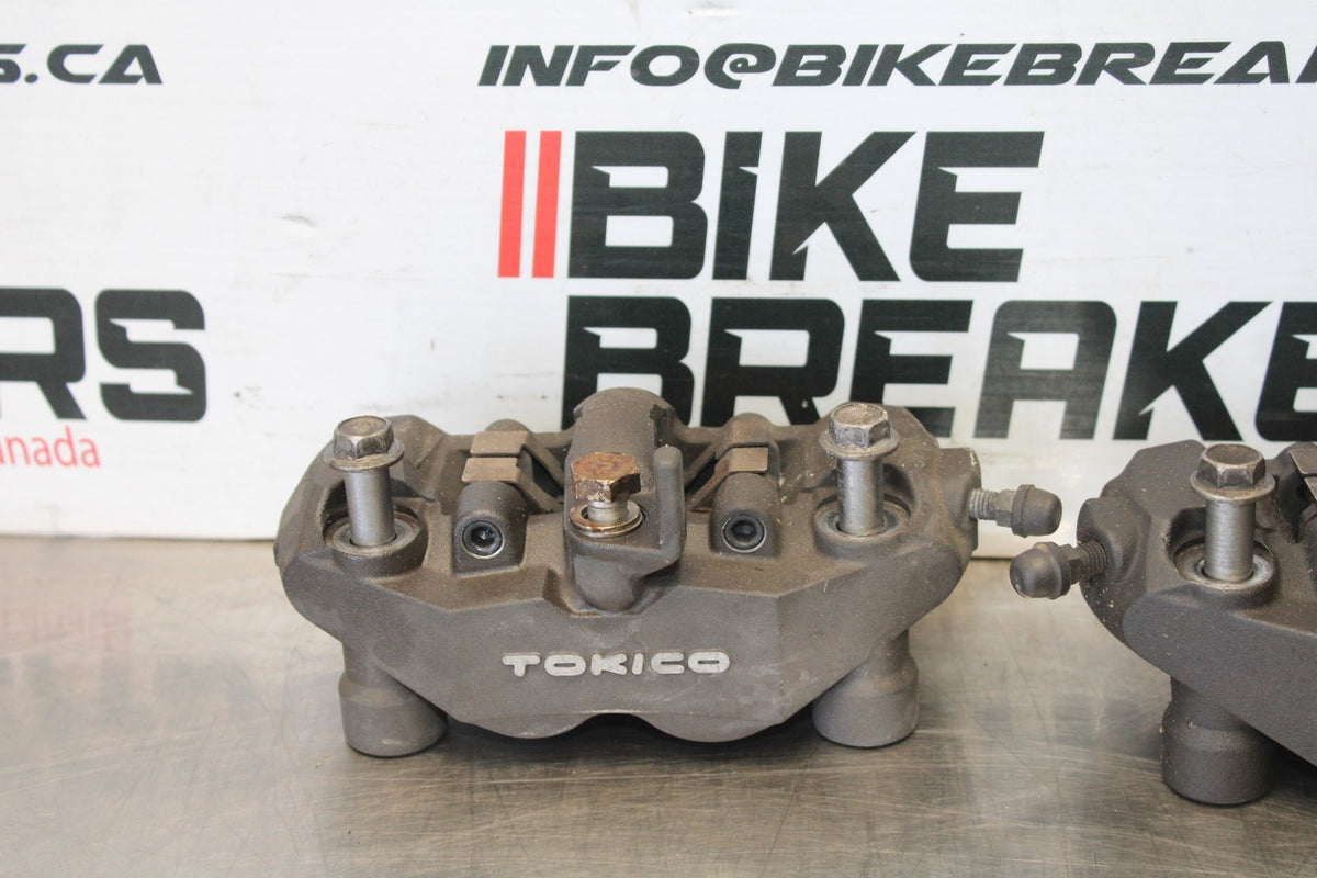 06-07 SUZUKI GSXR 600 RIGHT LEFT FRONT BRAKE CALIPER SET PAIR CALIPERS BB863