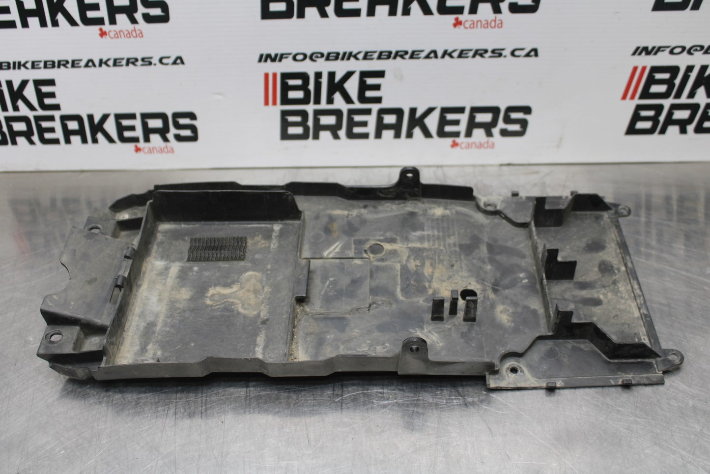 08 KAWASAKI NINJA ZX10R REAR BACK TAIL UNDERTAIL BATTERY TRAY PLASTIC BB201
