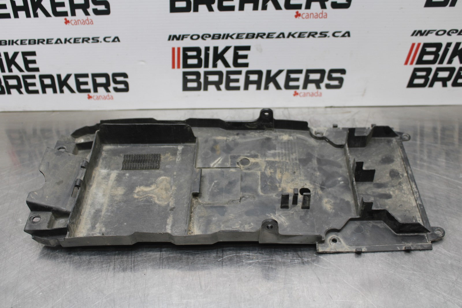 08 KAWASAKI NINJA ZX10R REAR BACK TAIL UNDERTAIL BATTERY TRAY PLASTIC BB201