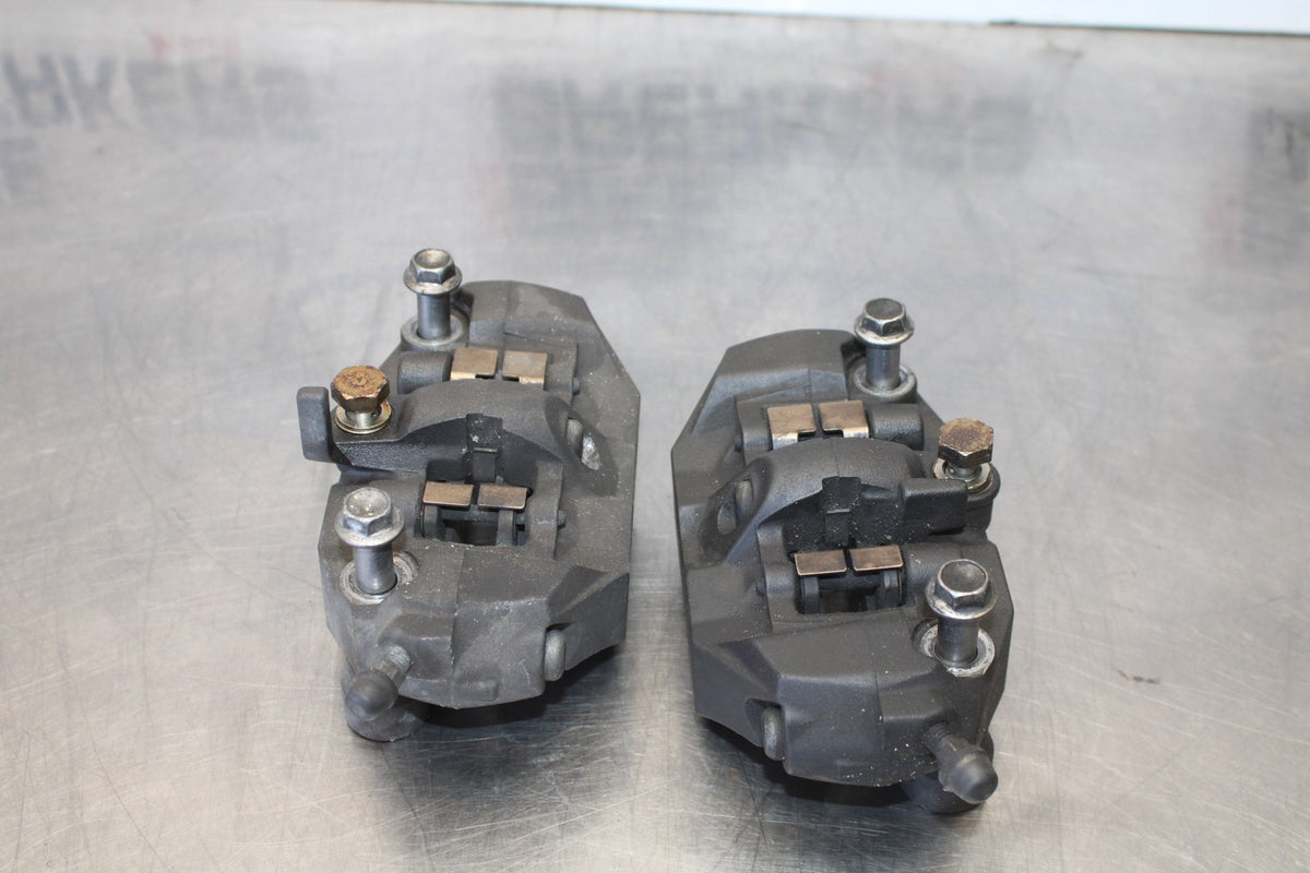 06-07 SUZUKI GSXR 600 RIGHT LEFT FRONT BRAKE CALIPER SET PAIR CALIPERS BB863