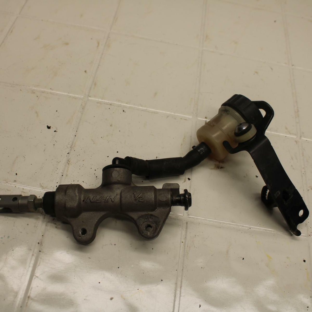 08-16 YAMAHA YZF R6 REAR BACK BRAKE MASTER CYLINDER W RESERVOIR BB406