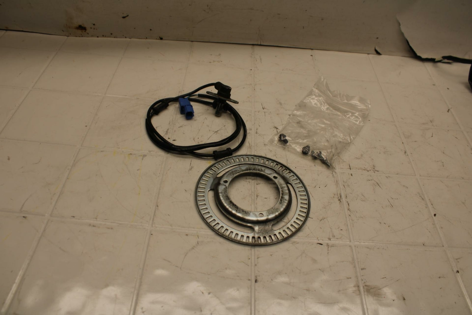 15-16 HONDA CB300F FRONT ABS BRAKE SENSOR RING BB05