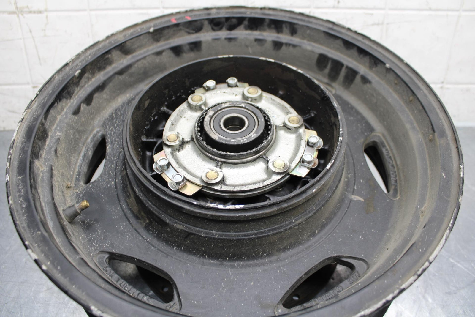 2004 Suzuki Intruder 1500 VL1500 REAR ROTOR BACK BRAKE DISC AND WHEEL BB573