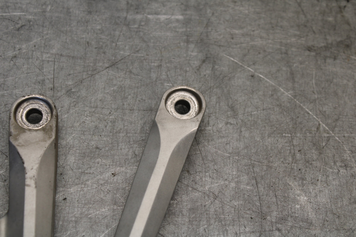 05-06 HONDA CBR600RR RIGHT PASSENGER PEG 50720-MEL-305 50750-MEE-D00 BB655