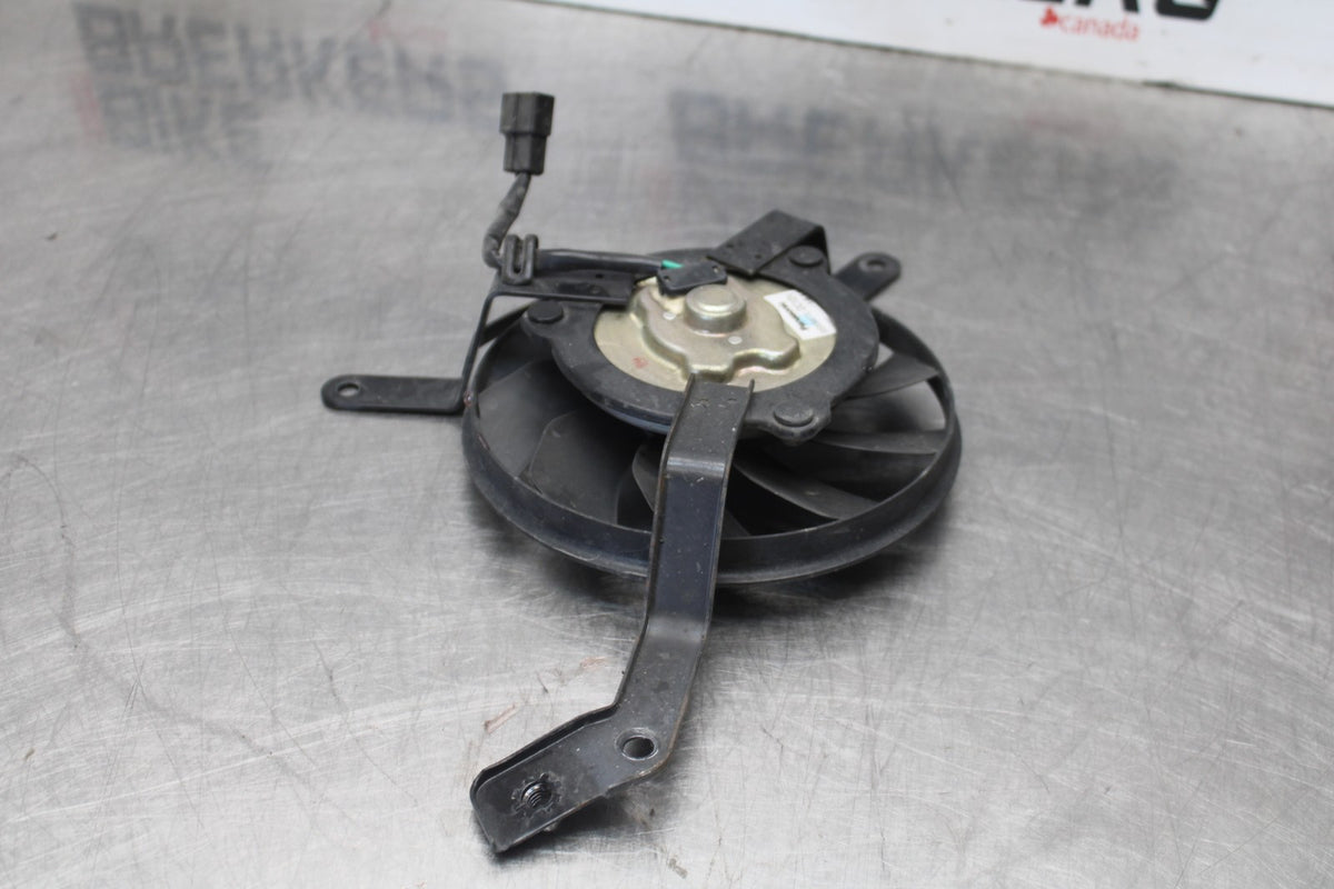 12 TRIUMPH STREET TRIPLE R ENGINE RADIATOR COOLING FAN BB914