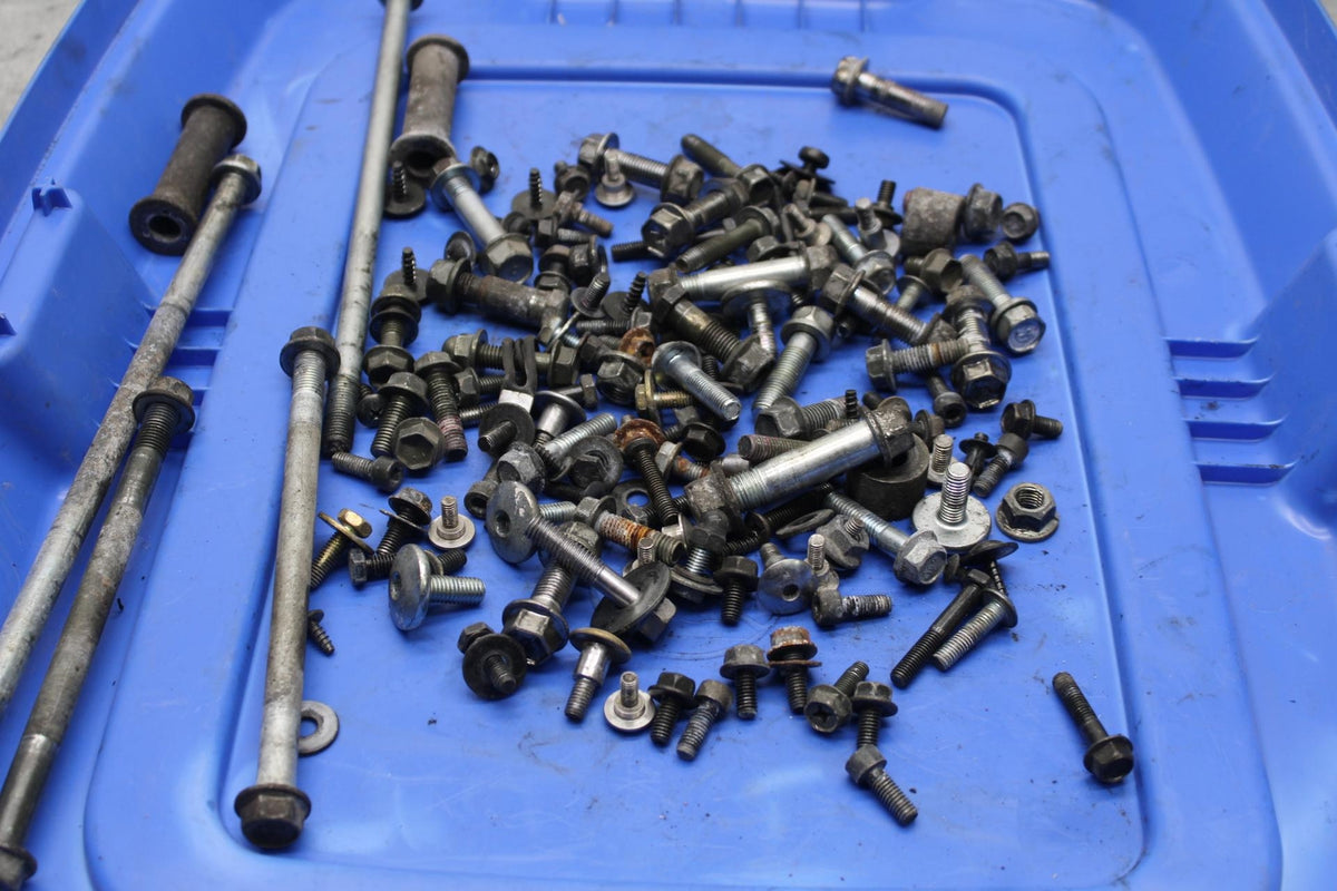 04-09 SUZUKI GS 500 FH GS500F LEFTOVER MOUNTING BOLTS HARDWARE MOTOR  BB97