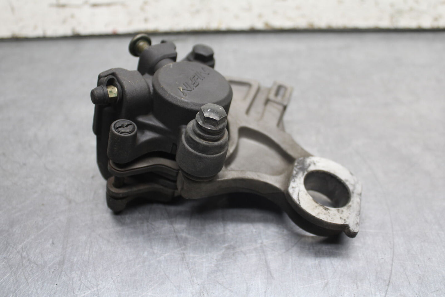 08-09 YAMAHA YZF R6S REAR BACK BRAKE CALIPER W MOUNT BRACKET BB114